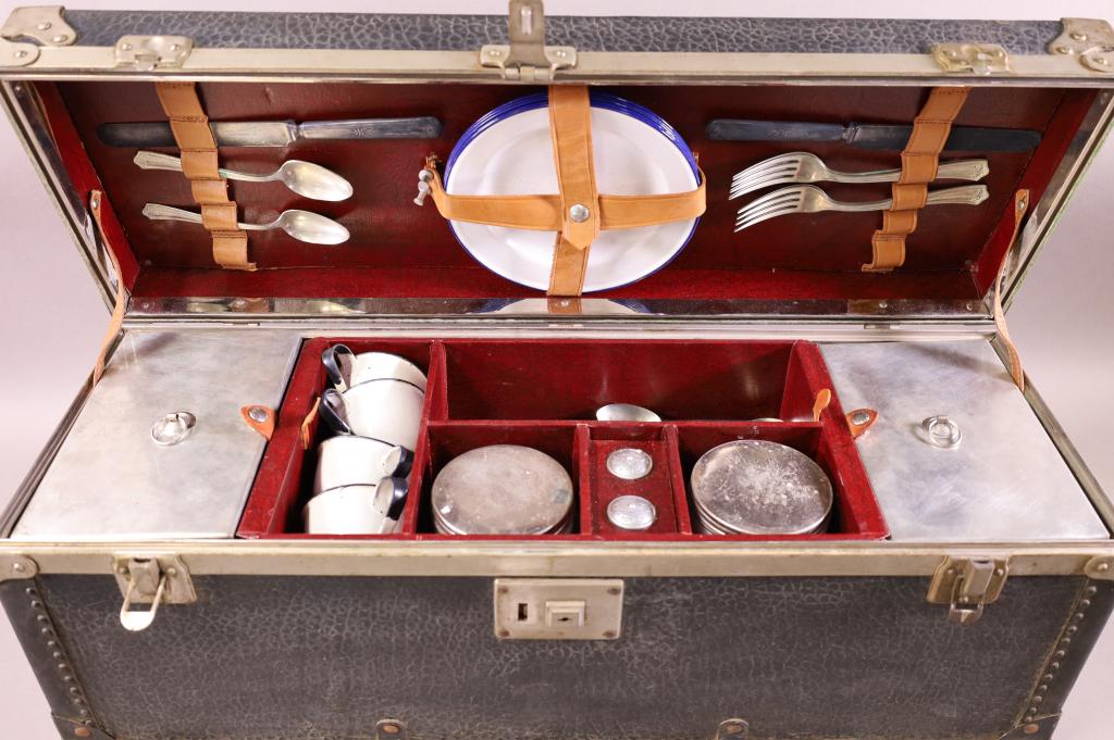 MODEL A RUNNING BOARD PICNIC SET (1 of 5)