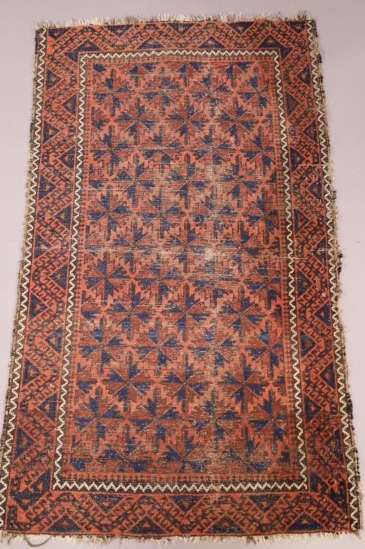 4' 6" x 2' 9" APPROX ANTIQUE BALOUCH HANDMADE RUG: AREAS OF LOW PILE, DAMAGE TO SIDES, END LOSS.