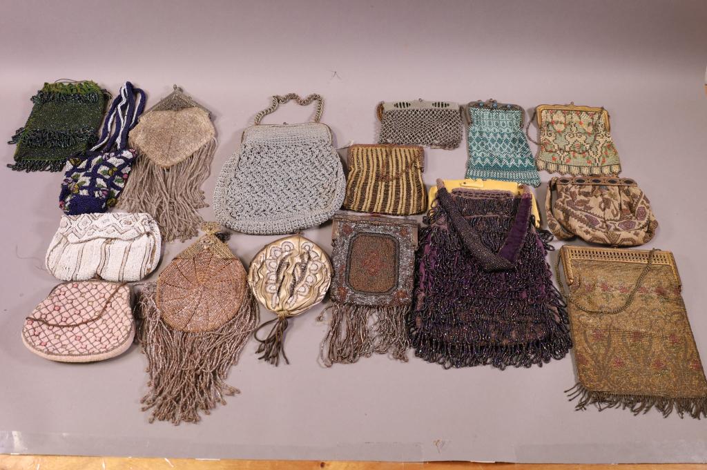 COLLECTION OF VINTAGE PURSES (1 of 6)