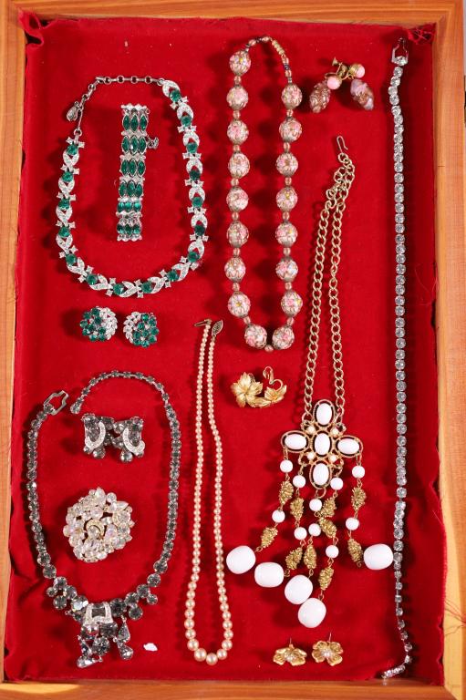 LOT OF COSTUME JEWELRY, SOME SIGNED: NAMES INCLUDE LISNER, TRIFARI, AND WEISS. APROX 17 PIECES. SHADOW BOX NOT INCLUDED.