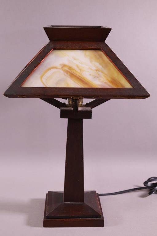 ARTS & CRAFTS SLAG GLASS TABLE LAMP (1 of 3)