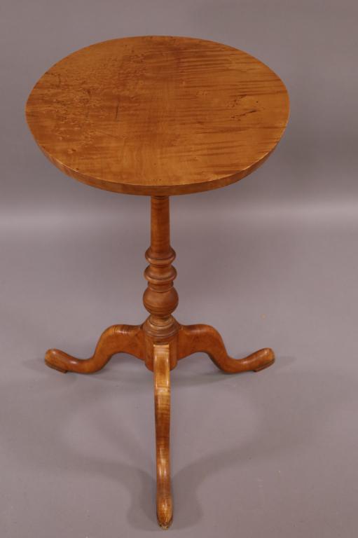 19TH CENTURY MAPLE SIDE TABLE (1 of 3)