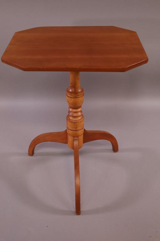 19TH CENTURY MAPLE SIDE TABLE (1 of 3)