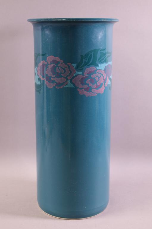 PORCELAIN FLOOR VASE OR UMBRELLA STAND: PORCELAIN FLOOR VASE WITH FLORAL DECORATION. UNMARKED. 18 1/2" H.