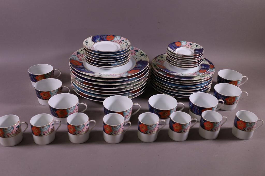 50 PIECE LIMOGES FRANCE CHINA SET (1 of 5)