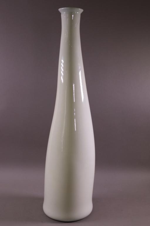 LARGE MID CENTURY MODERN GLASS VASE (1 of 4)