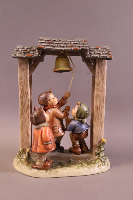 LARGE CENTURY COLLECTION HUMMEL FIGURE (1 of 3)