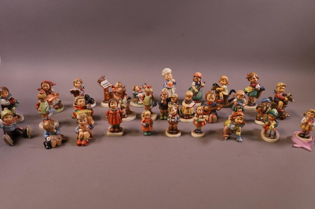 29 SMALL HUMMEL FIGURES (1 of 8)