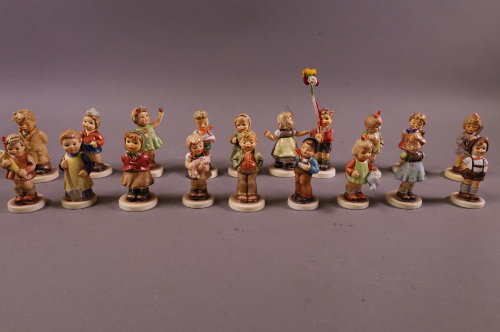19 PIECES HUMMEL COLLECTOR CLUB FIGURES (1 of 5)