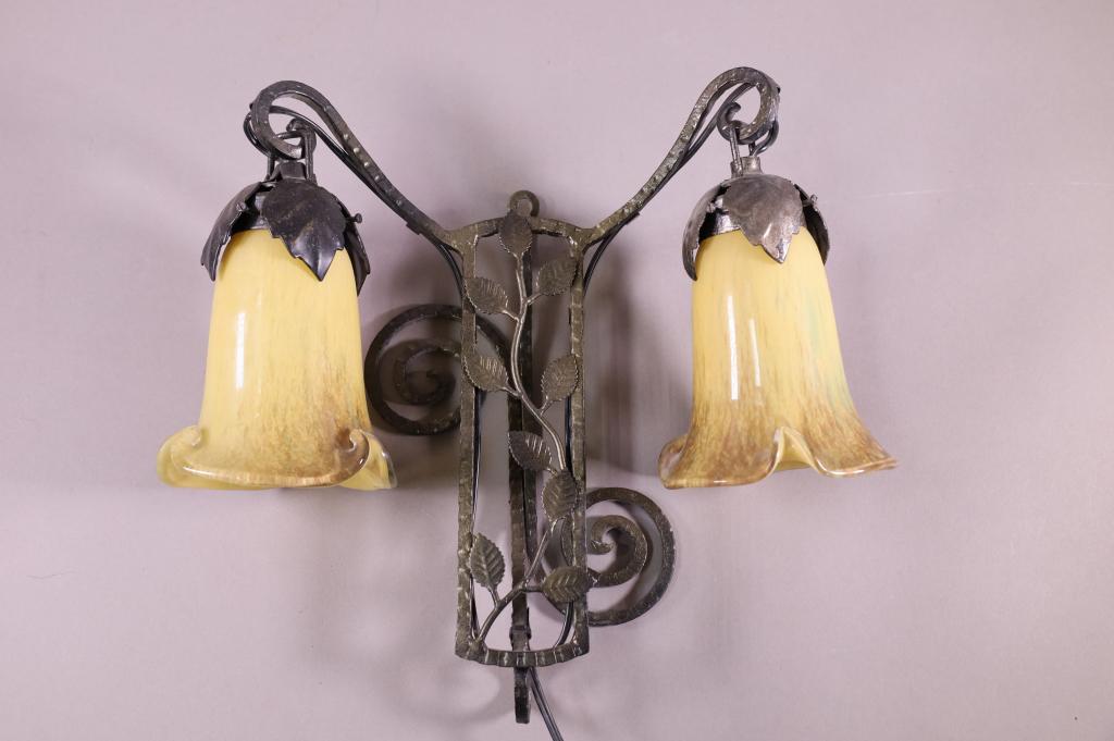 CONTEMPORARY WALL SCONCE LIGHT (1 of 3)