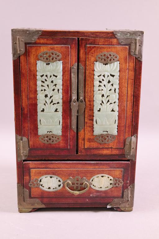 CHINESE JEWELRY BOX (1 of 3)