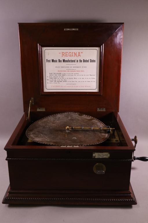 COIN OPERATED REGINA MUSIC BOX: COIN OP 1 CENT REGINA. SER 38866 SINGLE COMB TABLE TOP 15 1/2" DISC PLAYER. WORKING, NO KEY. 22" W x 19 1/2" D x 13" H. THIS ITEM EXCEEDS SIZE LIMITATIONS FOR IN HOUSE SHIPPING.