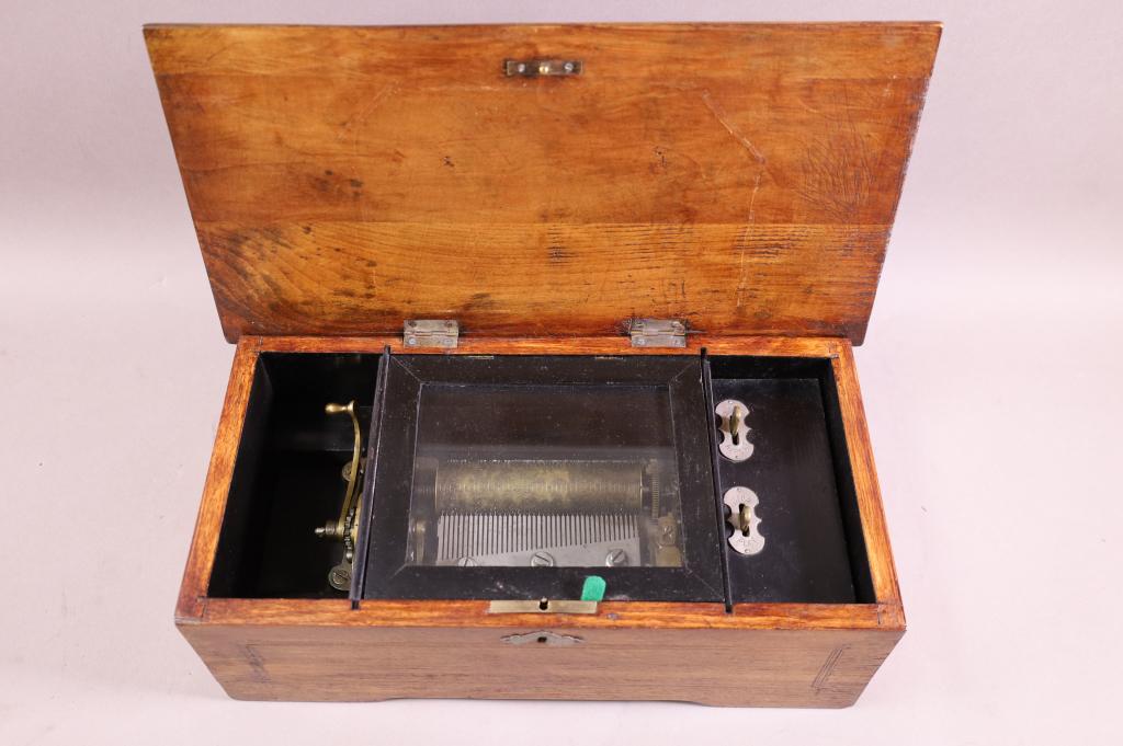 SMALL SWISS CYLINDER MUSIC BOX: SWISS CYLINDER MUSIX BOX, 4 1/2" SINGLE COMB, GOOD CONDITION, FINISH WEAR. NO KEY. WORKING. 14" W x 7 1/2" D x 5" H. THIS ITEM EXCEEDS SIZE LIMITATIONS FOR IN HOUSE SHIPPING.