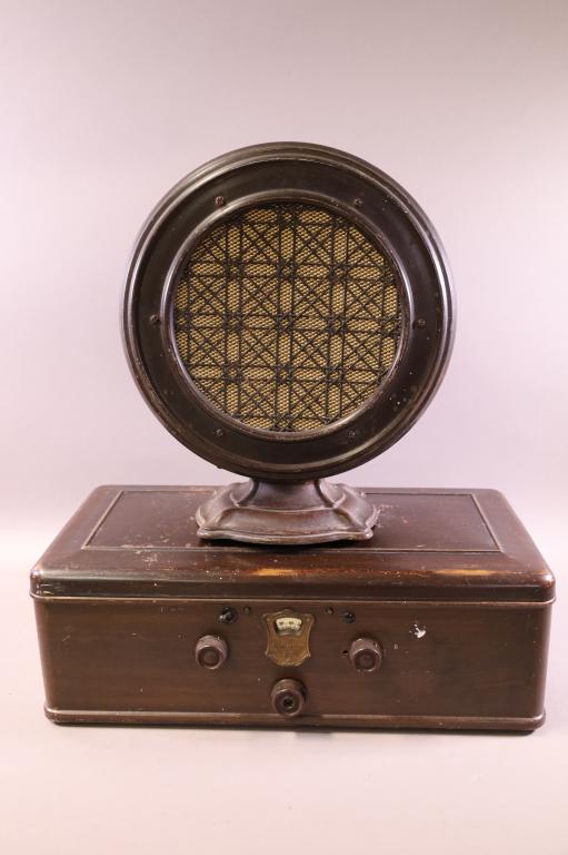 ATWATER KENT RADIO & SPEAKER (1 of 5)