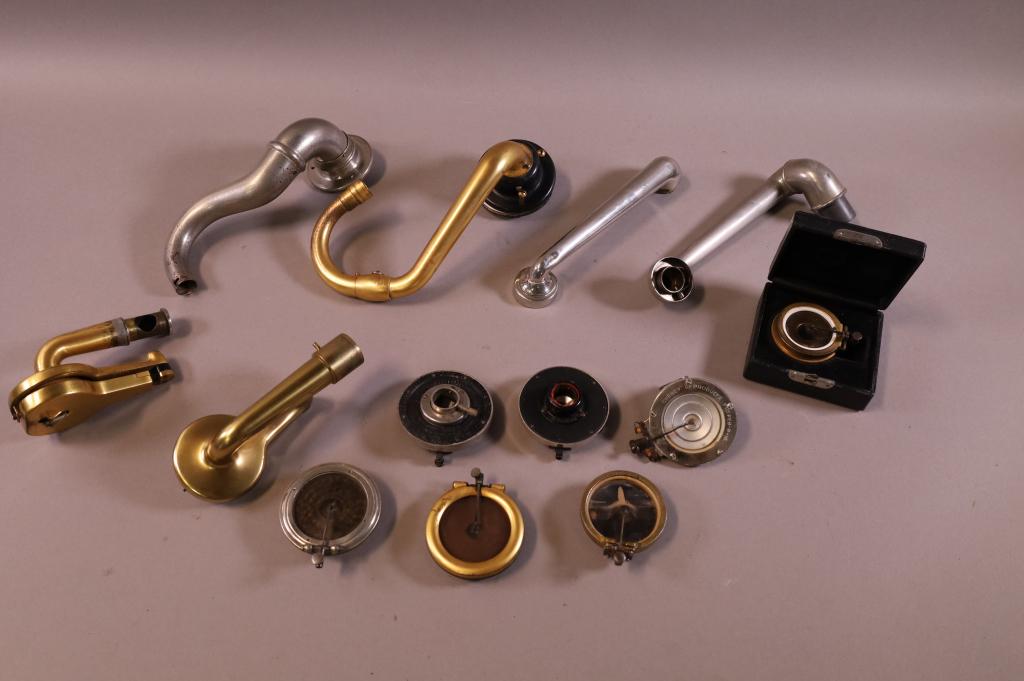 VICTROLA PARTS (1 of 7)
