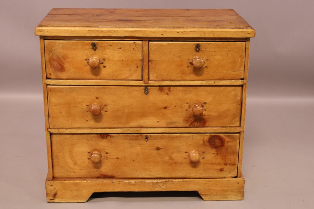 4 DRAWER PRIMITIVE PINE DRESSER (1 of 4)