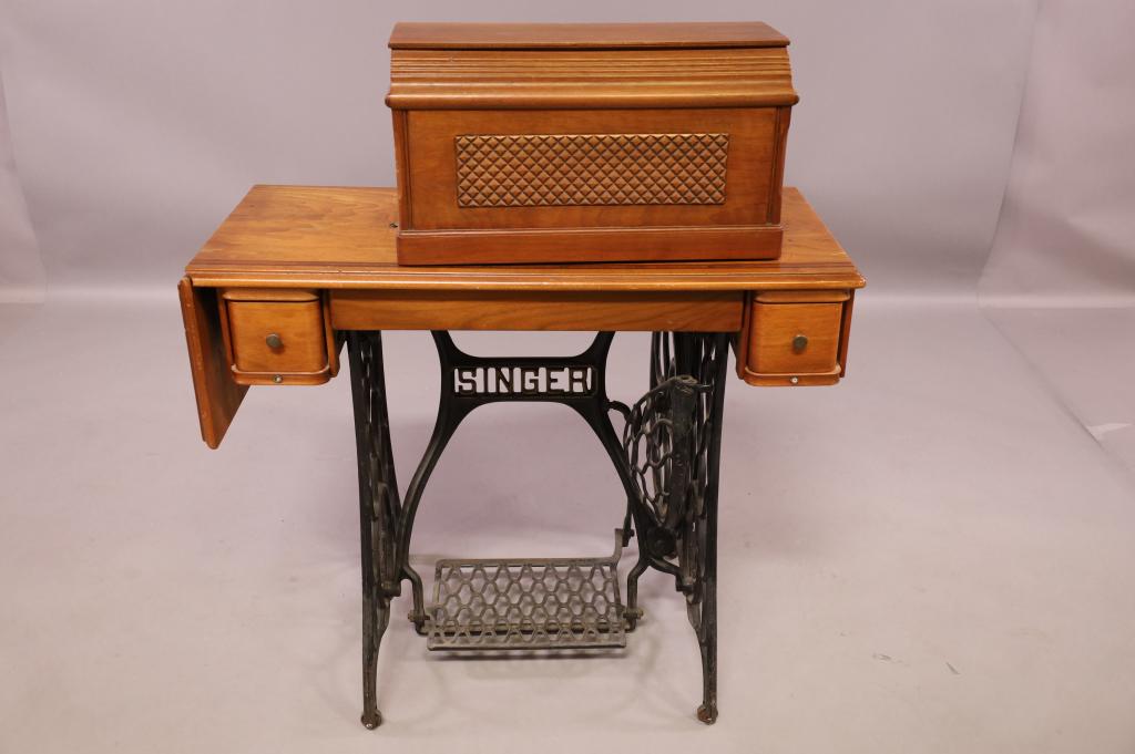 ANTIQUE TREADLE SINGER SEWING MACHINE ON STAND (1 of 2)