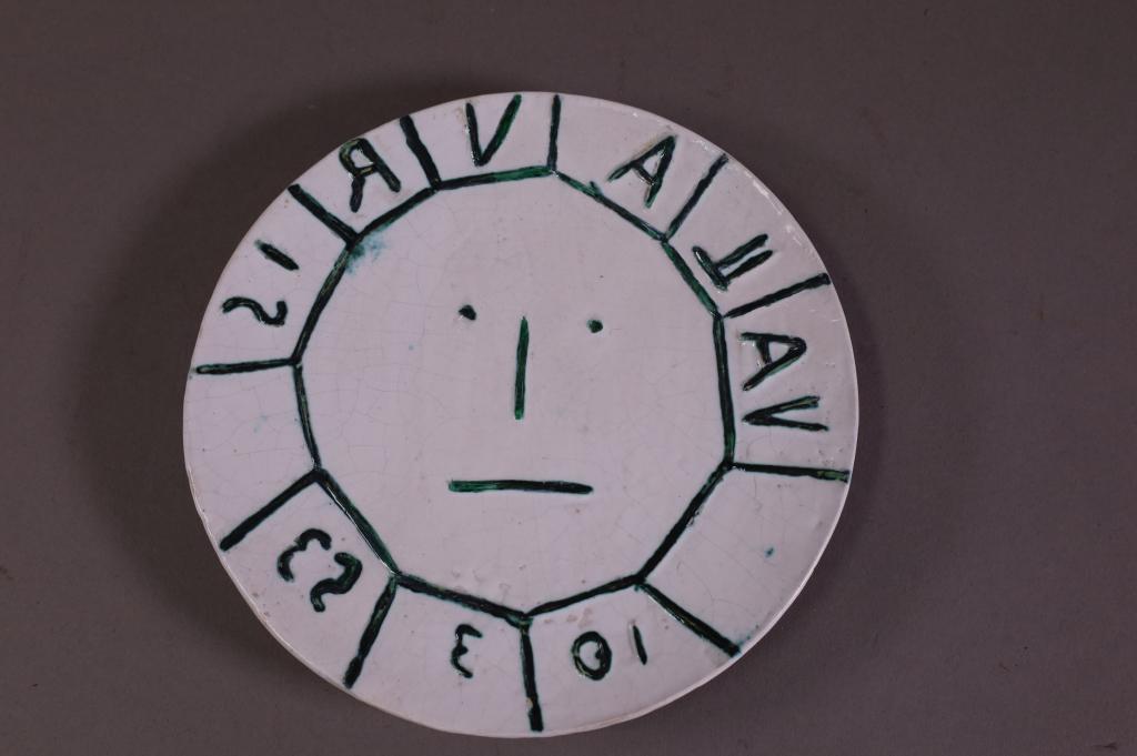 PICASSO STYLE POTTERY PLATE (1 of 2)