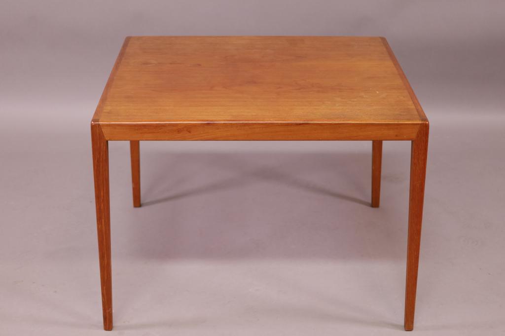MID CENTURY MODERN SIDE TABLE (1 of 2)
