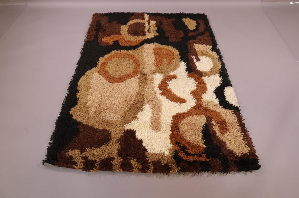 APPROX 4' x 5' 9" THOR WOOL RUG (1 of 3)