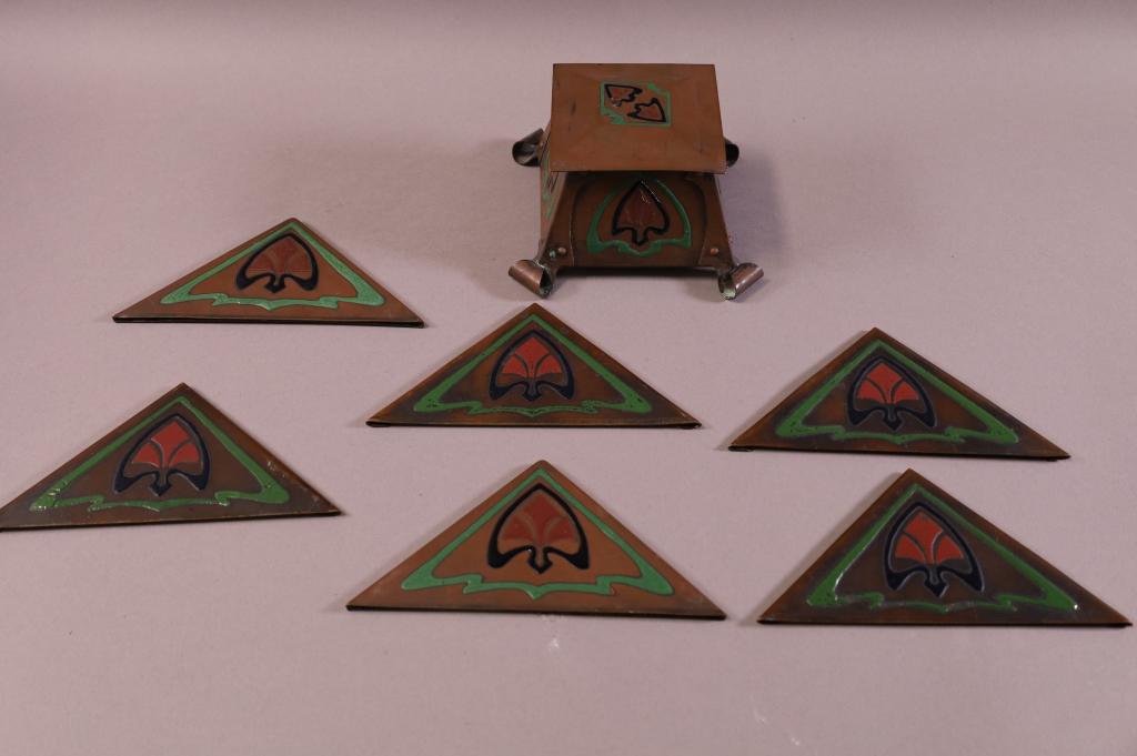 7 PIECES OF ART CRAFTS SHOP COPPER: ART AND CRAFTS SHOP BUFFALO NY. FOOTED INKWELL, 6 DESK PAD CORNERS. UNSIGNED.