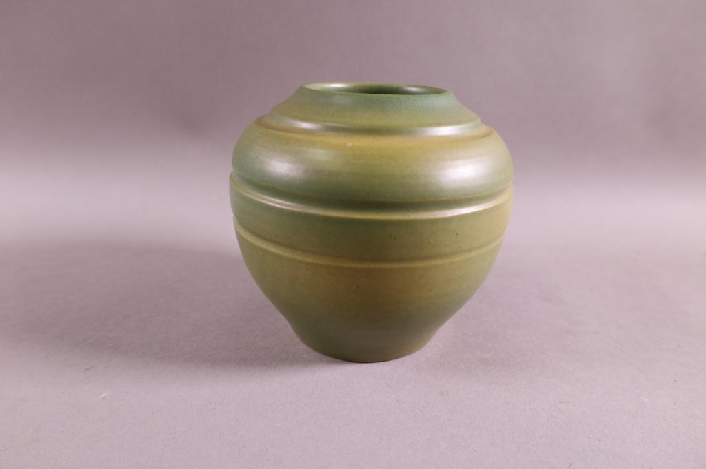 NORTH DAKOTA SCHOOL OF MINES POTTERY VASE (1 of 2)