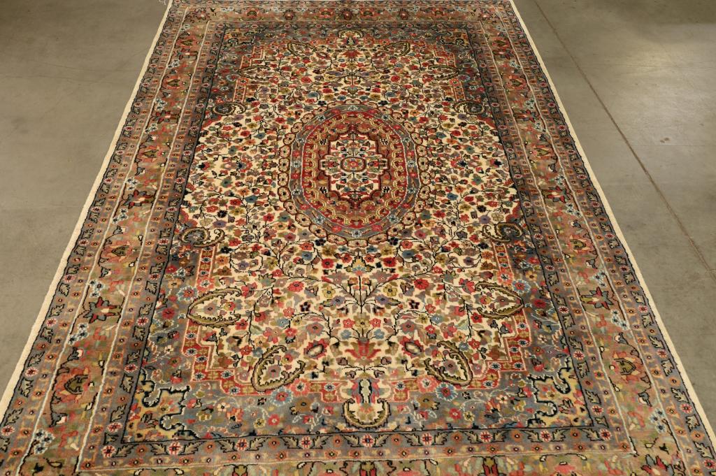 APPROX 7' 10" x 5' 2" HANDMADE WOOL RUG (1 of 4)