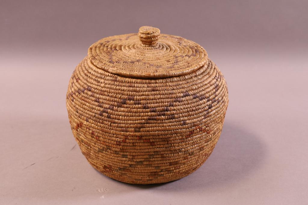 LIDDED NATIVE AMERICAN BASKET: HAND WOVEN NATIVE AMERICAN BASKET, DAMAGE TO LID. 8" DIAM x 7" H.