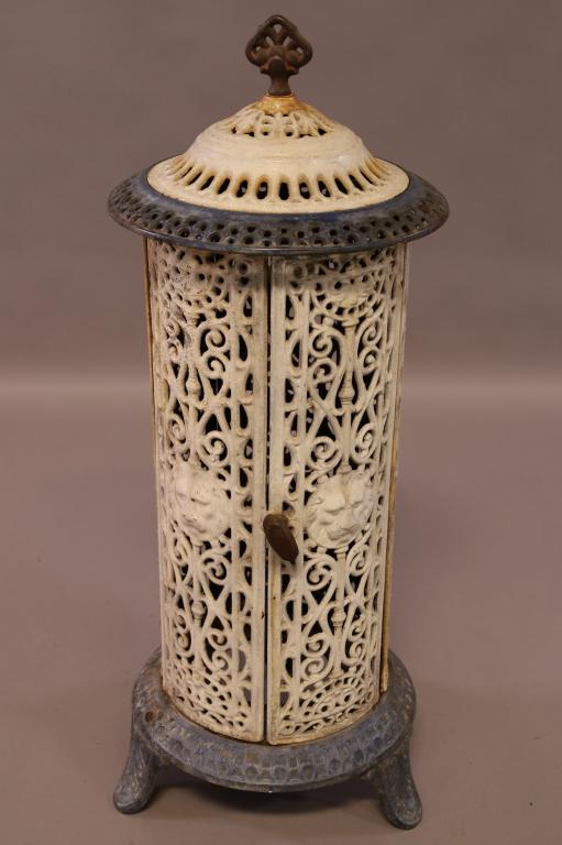 ANTIQUE CAST IRON HEATER COVER (1 of 3)