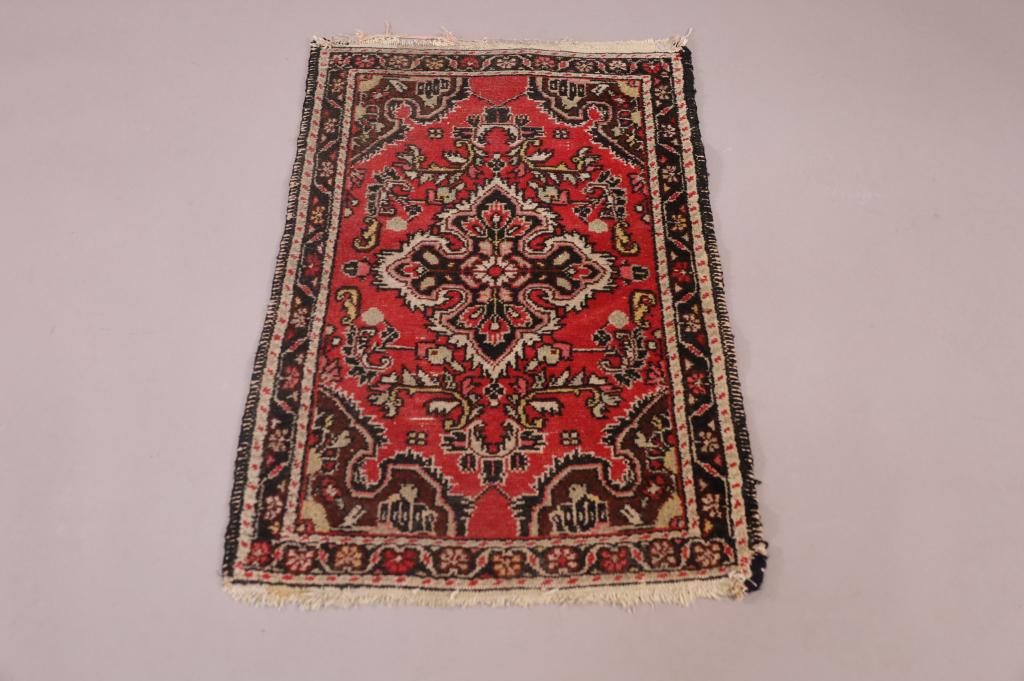 APPROX 3' 1" x 2' HANDMADE WOOL RUG (1 of 4)