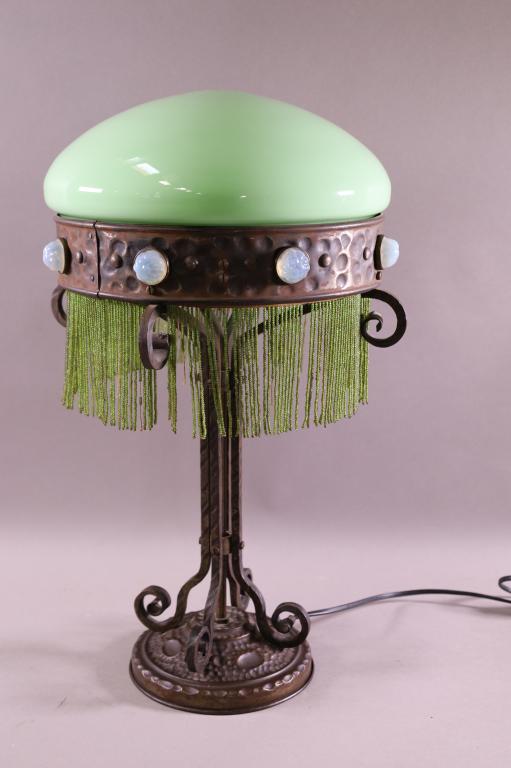 UNUSUAL 1920'S ART DECO TABLE LAMP (1 of 4)