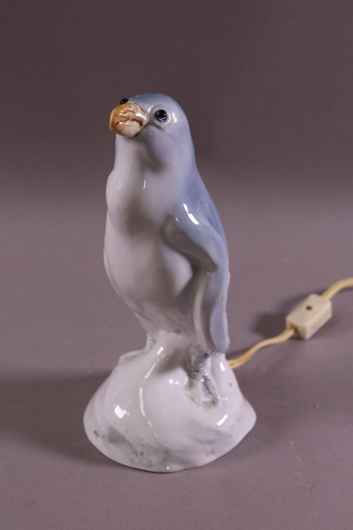 ART DECO ETLING PARIS PENGUIN LAMP: PORCELAIN ART DECO STYLE LAMP. MARKED EDITIONS ETLING PARIS. MINOR PAINT LOSS. 8" H.