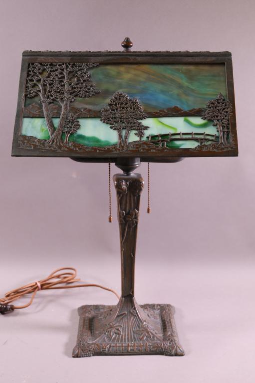 BRADLEY & HUBBARD SCENIC SLAG GLASS TABLE LAMP (1 of 5)