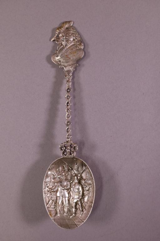 833 SILVER DECORATIVE SPOON: MARKED HOLLAND, HAS 833 SILVER HALLMARKS. APPROX 61 GRAMS