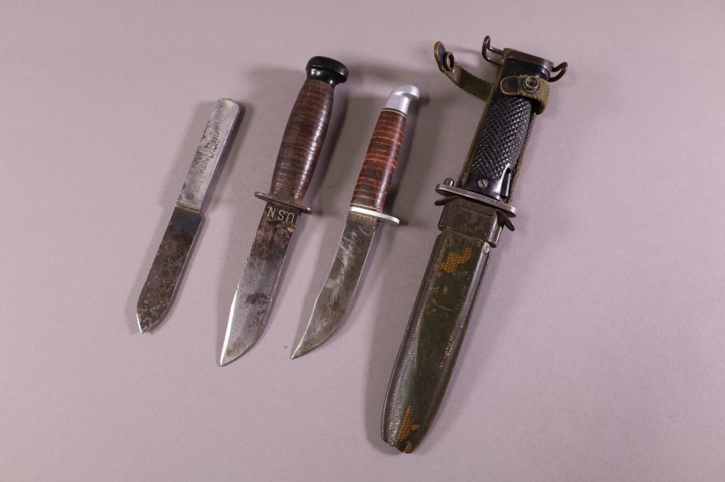 4 MILITARY KNIVES (1 of 5)