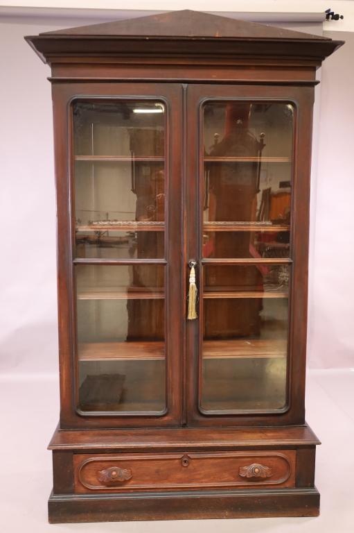 LARGE VICTORIAN 2 DOOR BOOKCASE (1 of 4)