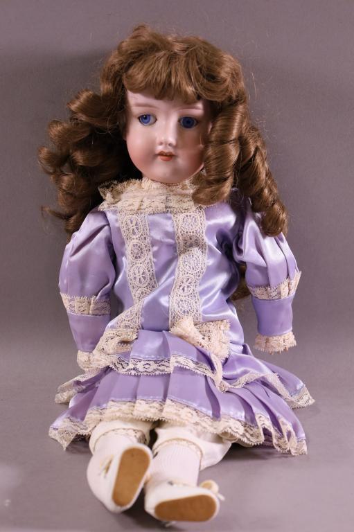 ANTIQUE GERMAN PORCELAIN DOLL (1 of 8)