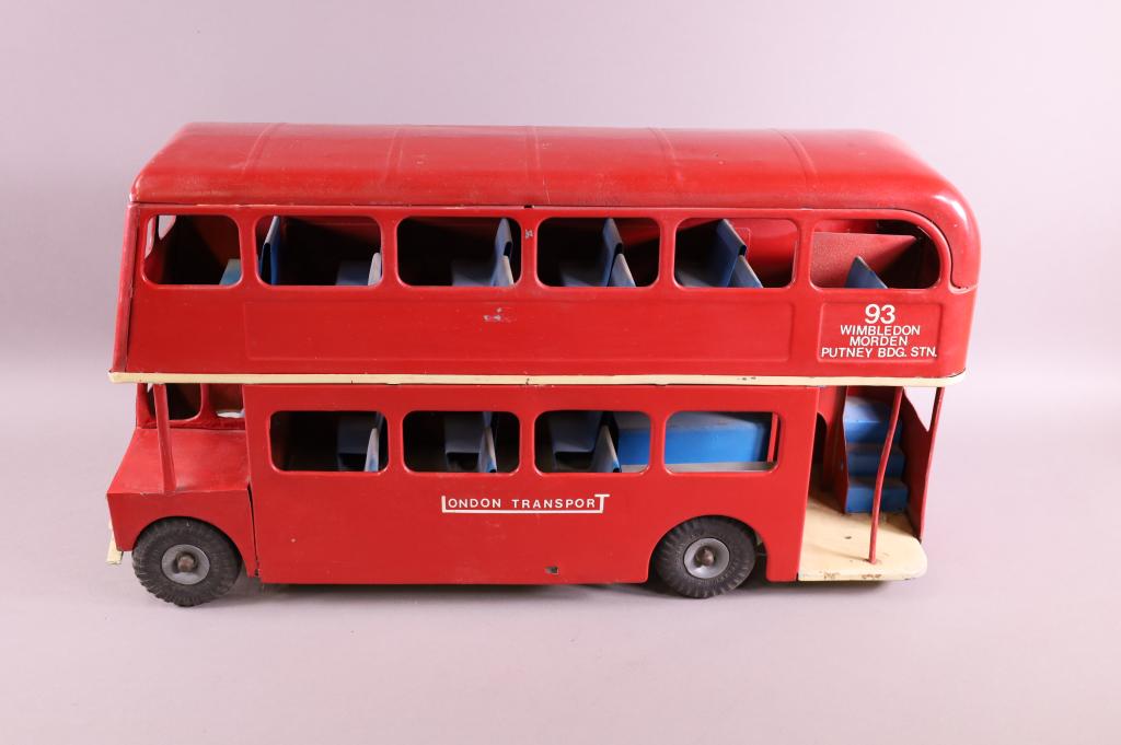 TRI-ANG LONDON TRANSPORT TOY BUS (1 of 4)