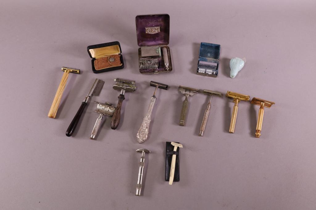 COLLECTION OF RAZORS (1 of 4)