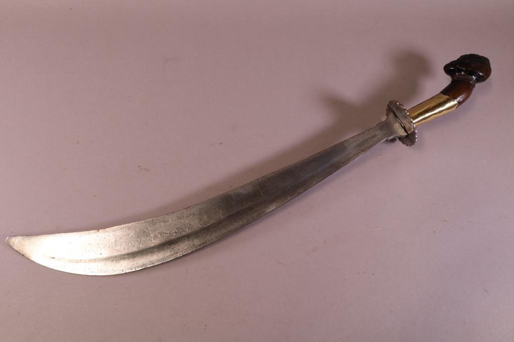 CUTLESS STYLE SHORT SWORD (1 of 5)