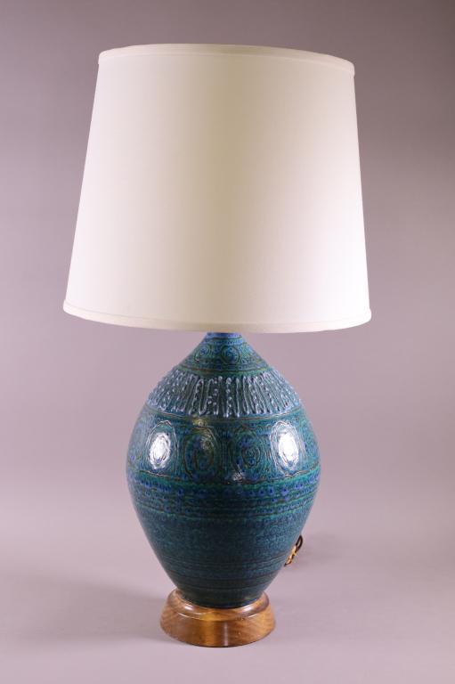 MID CENTURY MODERN POTTERY LAMP (1 of 2)