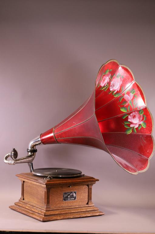 MODEL 3 VICTOR VICTROLA W/ MORNING GLORY HORN: MODEL 3 VICTOR VICTROLA WITH ROSE PAINTED HORN. WORKING. WITH CRANK. 14" W x 14" D x 9" H CASE / 23" DIAM HORN. THIS ITEM EXCEEDS SIZE LIMITATIONS FOR IN HOUSE SHIPPING.