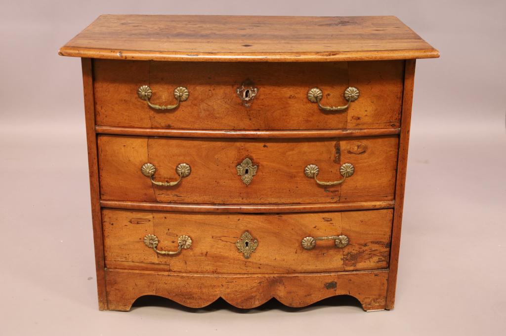 ANTIQUE 3 DRAWER LOW CHEST (1 of 4)