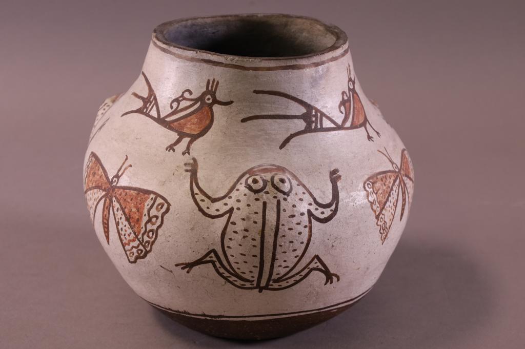 ZUNI POLYCHROME FROG OLLA POT (1 of 4)