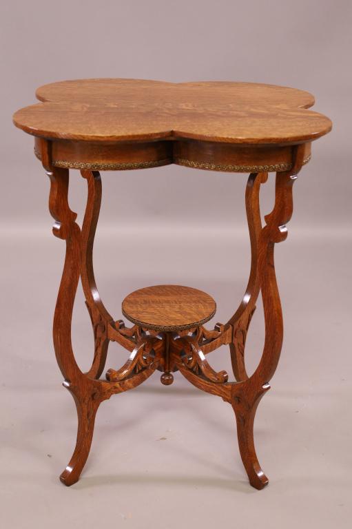 1900'S FANCY AMERICAN OAK LAMP TABLE (1 of 3)