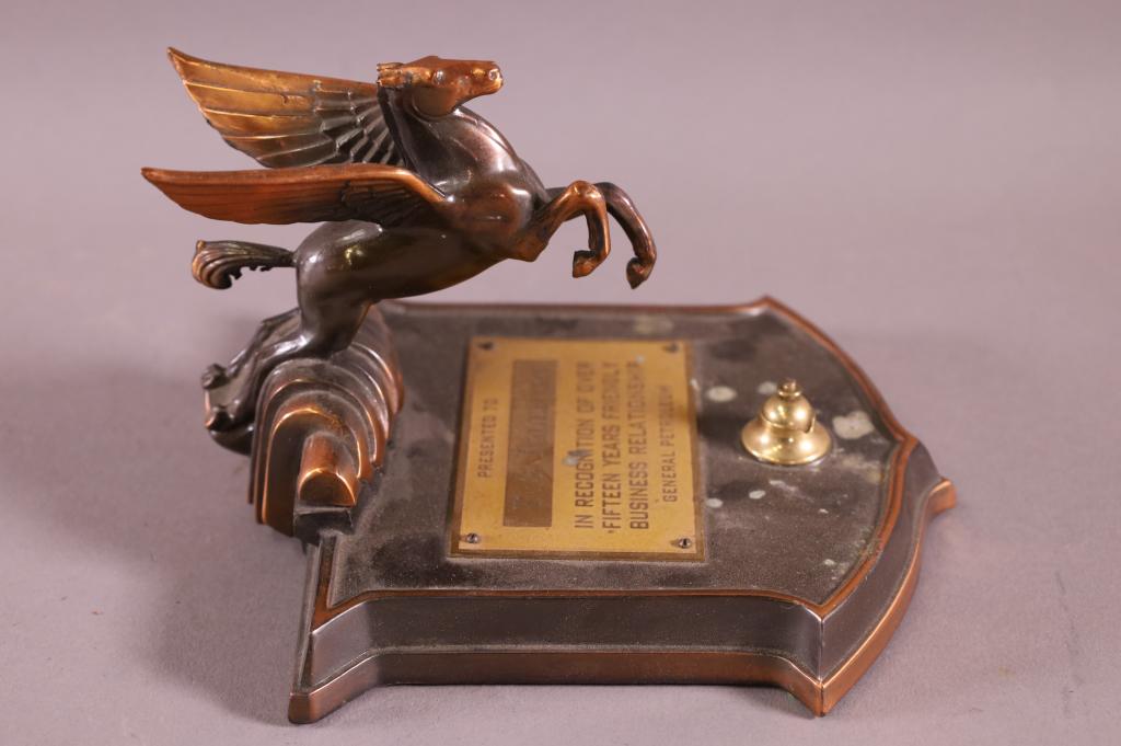 GENERAL PETROLUM PEGASUS FOUNTAIN PEN HOLDER (1 of 4)