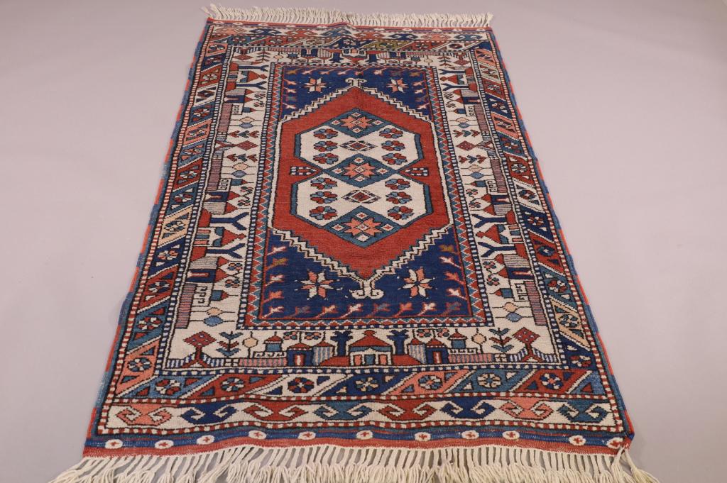 APPROX 5' 7" x 3' 7" HANDMADE WOOL RUG (1 of 4)