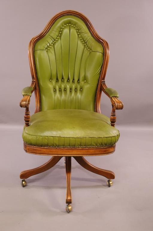 LARGE TALL BACK OFFICE CHAIR (1 of 5)