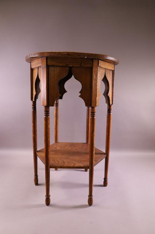 1900'S ROUND OAK SIDE TABLE (1 of 2)