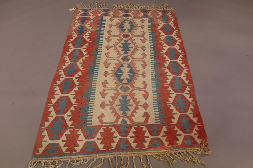 APPROX 5' 2" x 3' 2" FLATWEAVE RUG (1 of 3)
